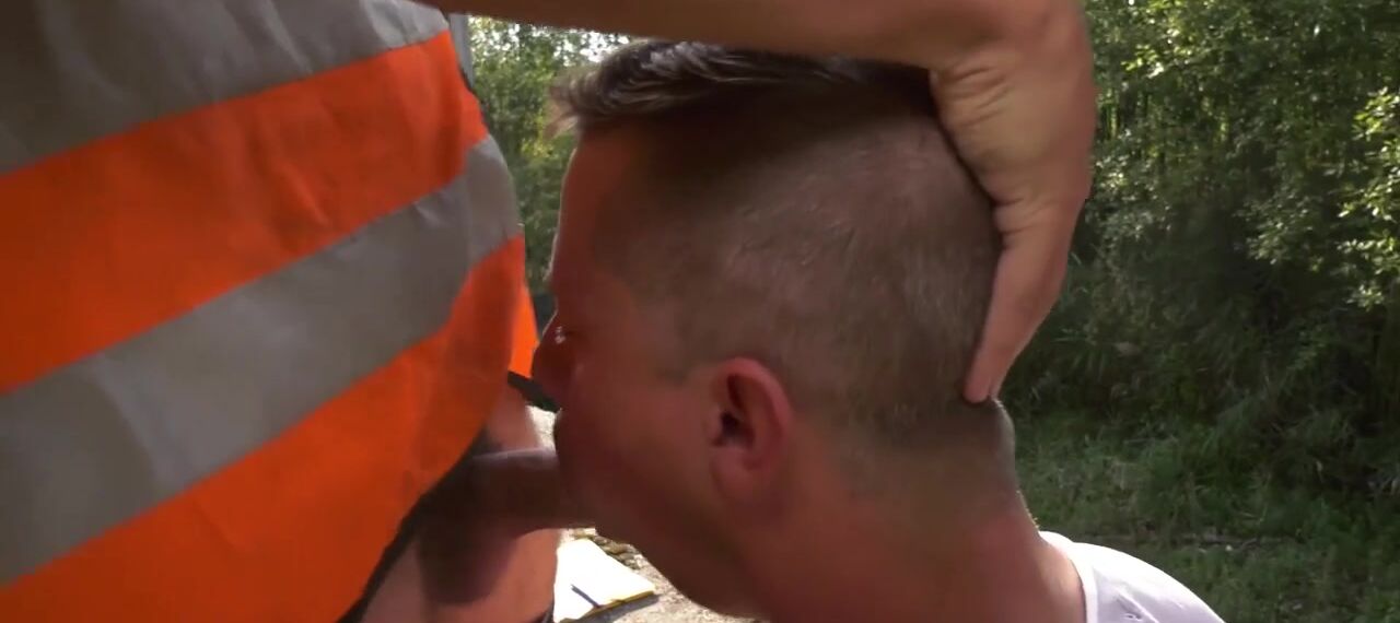 Horny guy is giving blowjob to his co-worker at the construction site -  GaySearch.com